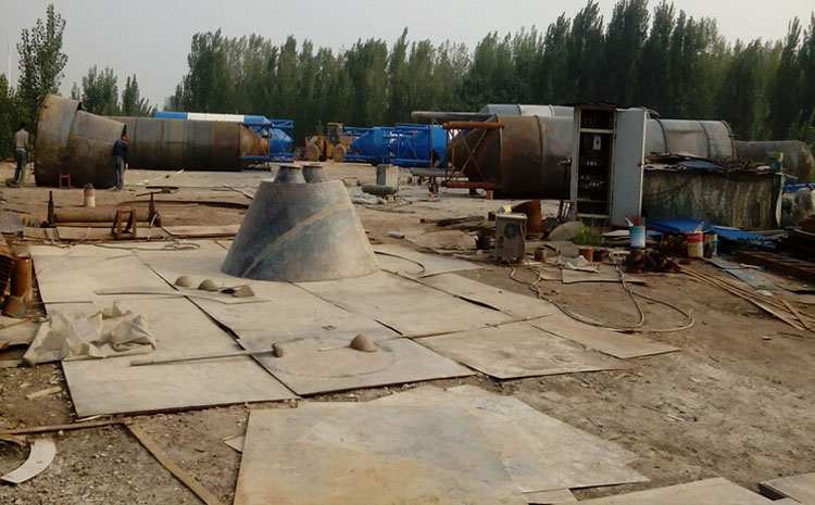 水泥灌焊接現(xiàn)場 水泥灌焊接現(xiàn)場