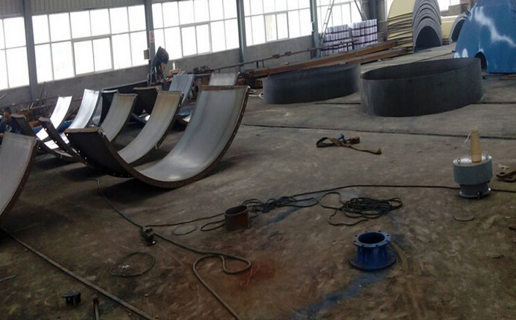 100噸水泥灌焊接現(xiàn)場 100噸水泥灌焊接現(xiàn)場